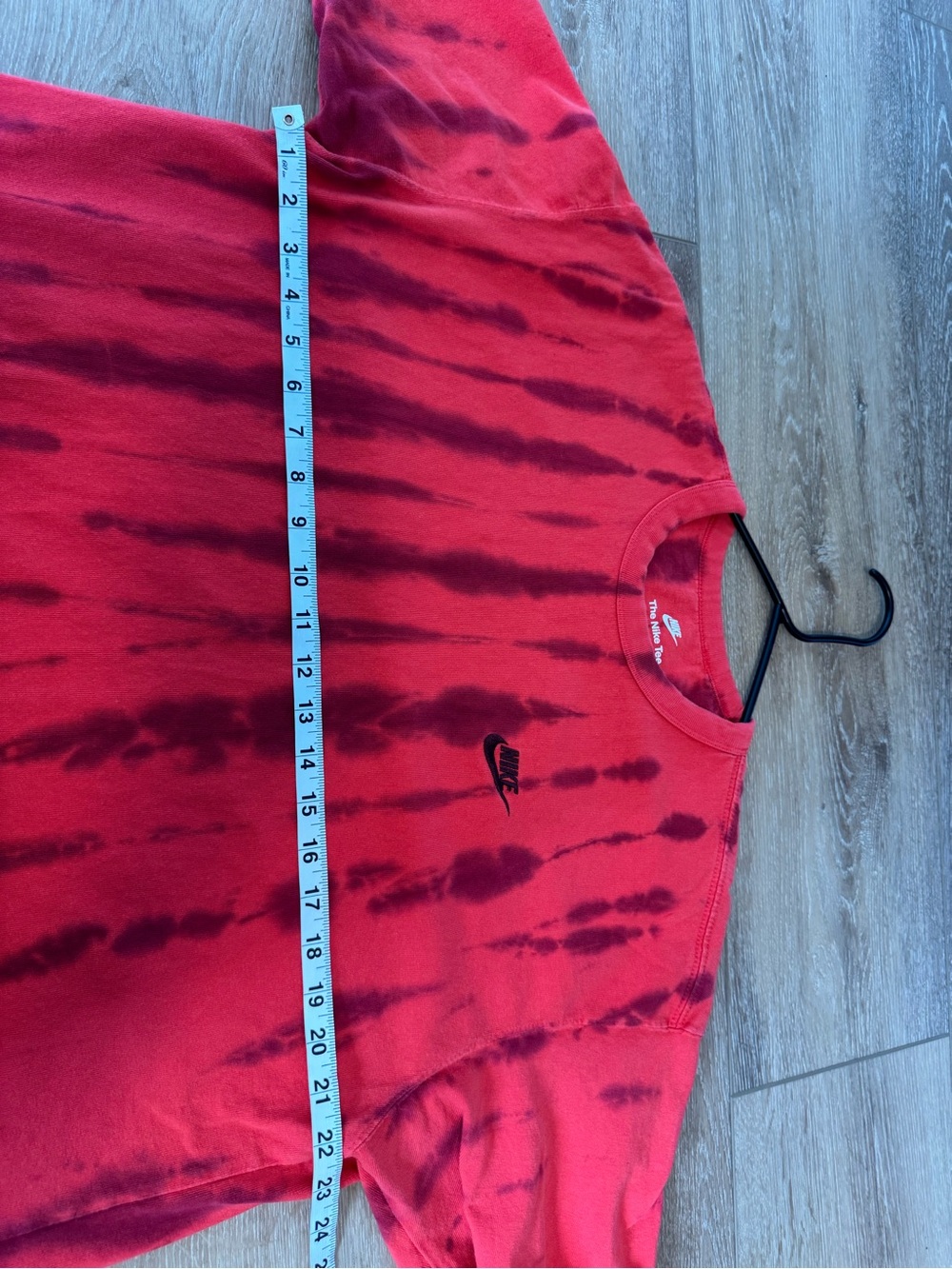 Men's Nike Sportswear Premium Essentials Tie-Dyed T-Shirt red maroon size Large - Picture 2 of 6